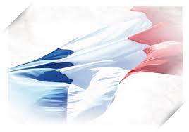 les drapeau est un symbole unitaire national, il ne limite pas l'amour universel mais dans chaque pays le smacons respectent les lois locales, c'est parfois difficile quand le pays est une dictature, le godf hébaerge alors des orients maconnique slibres