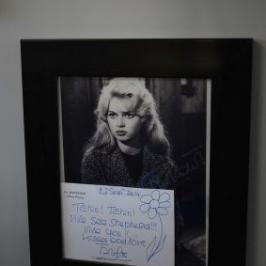 photo de Brigitte Bardot dédicacé à Paul Watson et son équipe pour leur amour des animaux et leur lutte